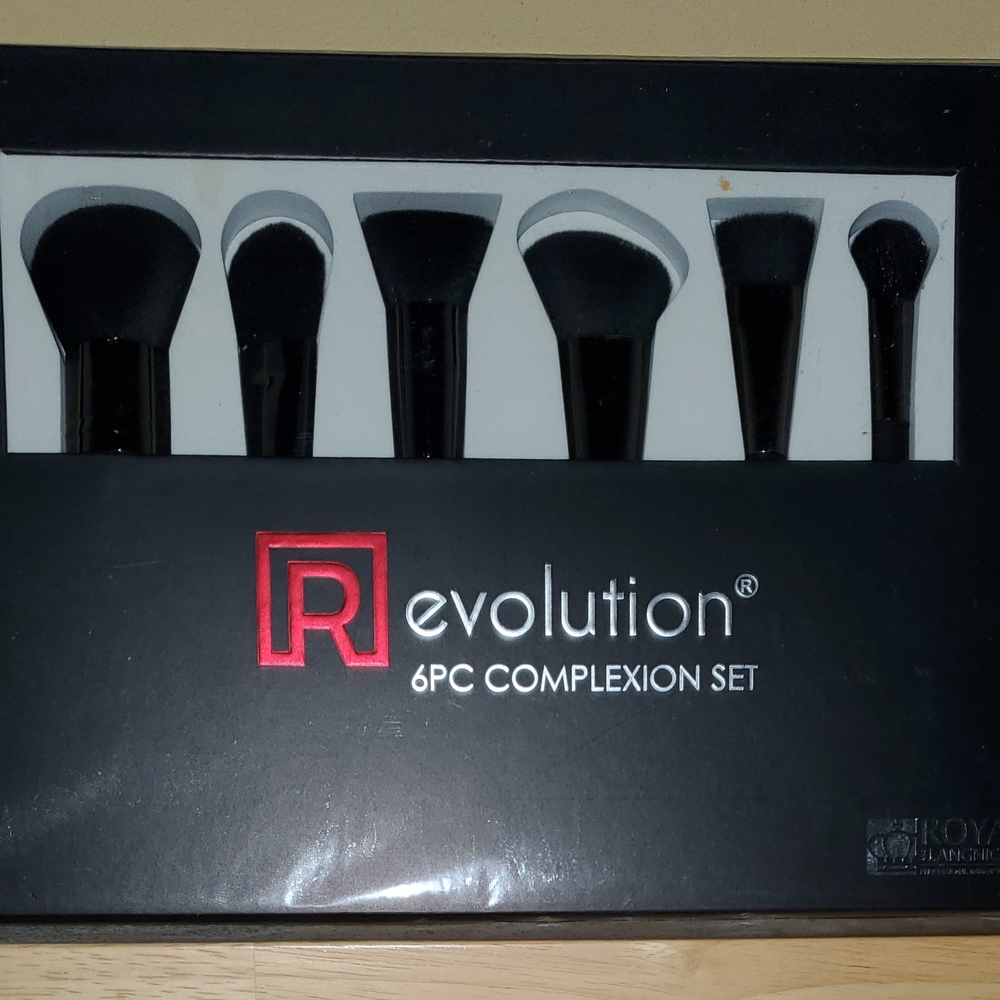 Omnia Brush Revolution 6-Piece Complexion Brush Set